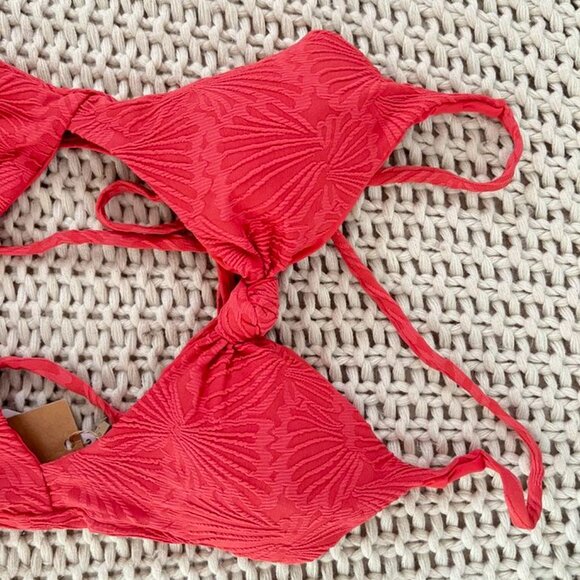 Berlook Red Pink Textured Seashell Cutout One Piece Swim Size M NWT - Picture 3 of 7